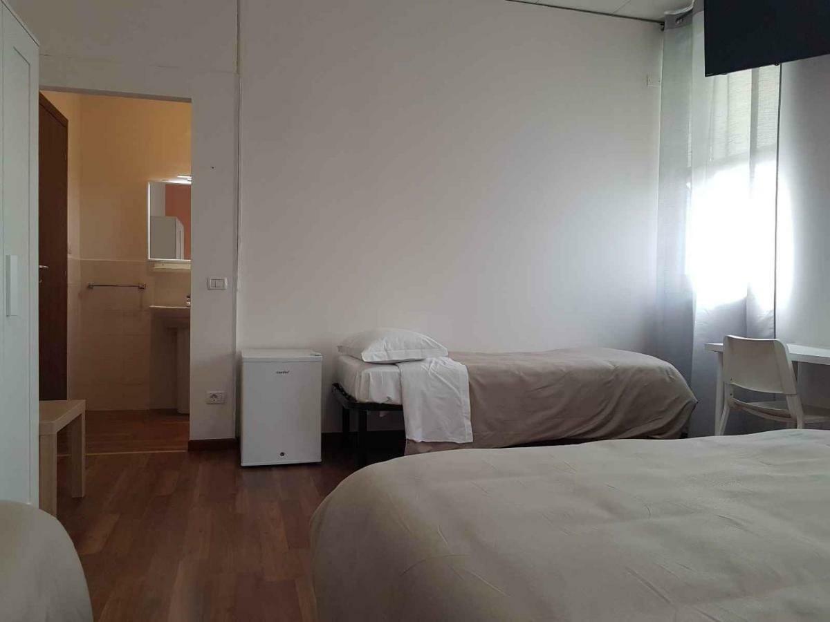 Hotel Piramide Реджо Емилия Екстериор снимка