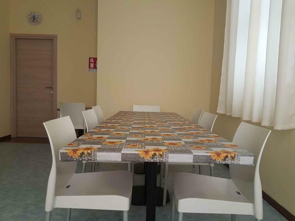 Hotel Piramide Реджо Емилия Екстериор снимка
